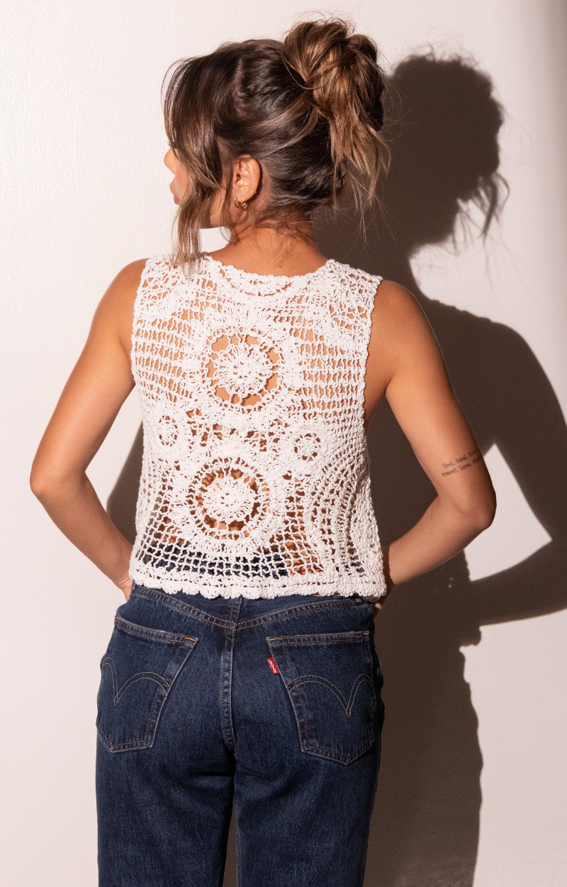 Chaleco con Botones y Tejido en Macramé Marfil